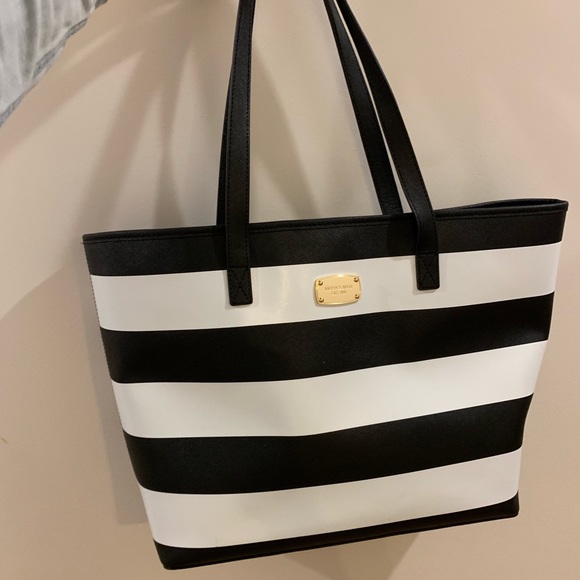 Michael Kors Handbags - Michael Kors handbag